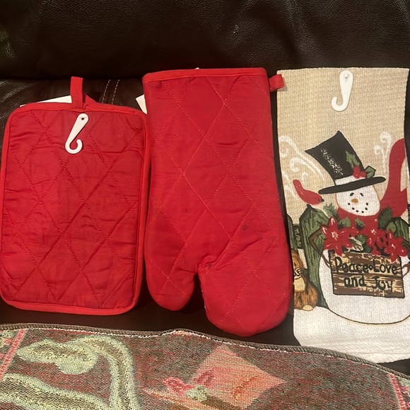 4~Pcs Holiday Snowman Peace Love Towel & Pot Holder & 1 Oven Mitt & Pot Holder - Picture 4 of 15